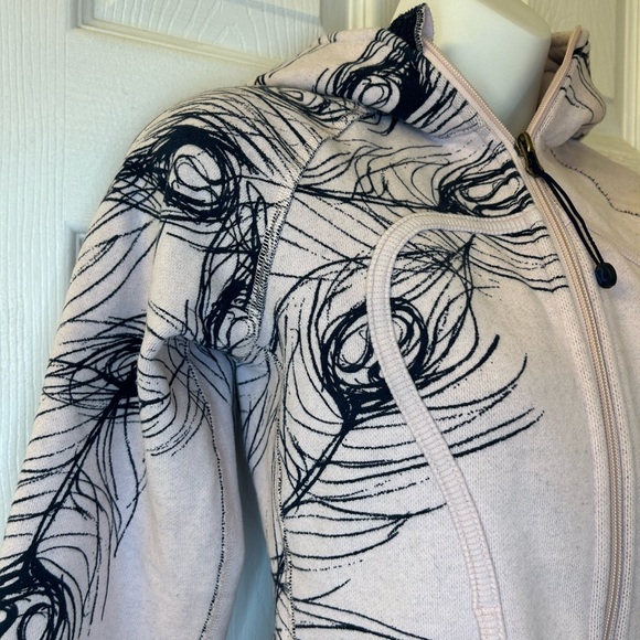 Lululemon Scuba Hoodie, blush pink with navy peacock feather pattern, size 2 - Picture 2 of 7